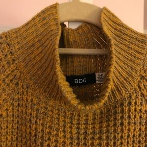 PERFECT oversized mustard mock neck sweater